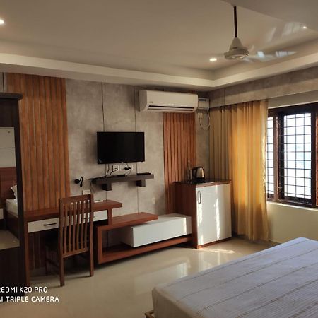 Hotel Sree Gokulam Apartments Guruvayur Bagian luar foto