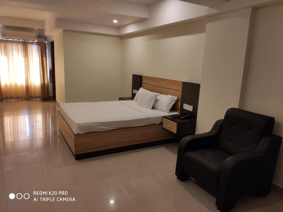 Hotel Sree Gokulam Apartments Guruvayur Bagian luar foto