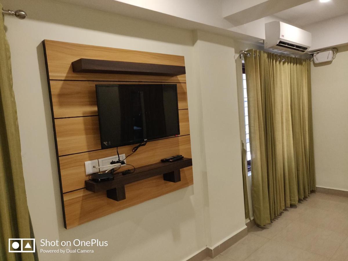 Hotel Sree Gokulam Apartments Guruvayur Bagian luar foto