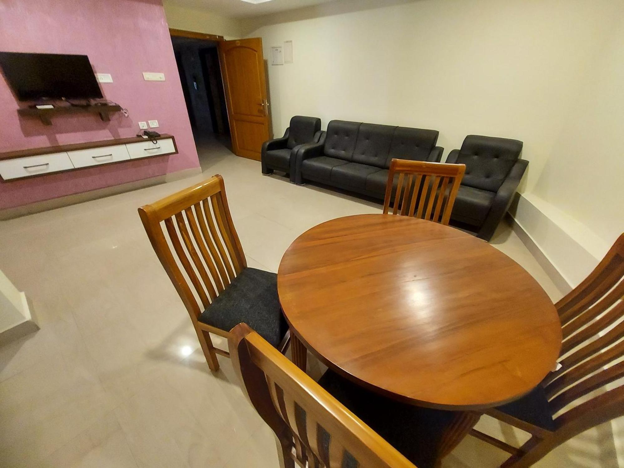 Hotel Sree Gokulam Apartments Guruvayur Bagian luar foto