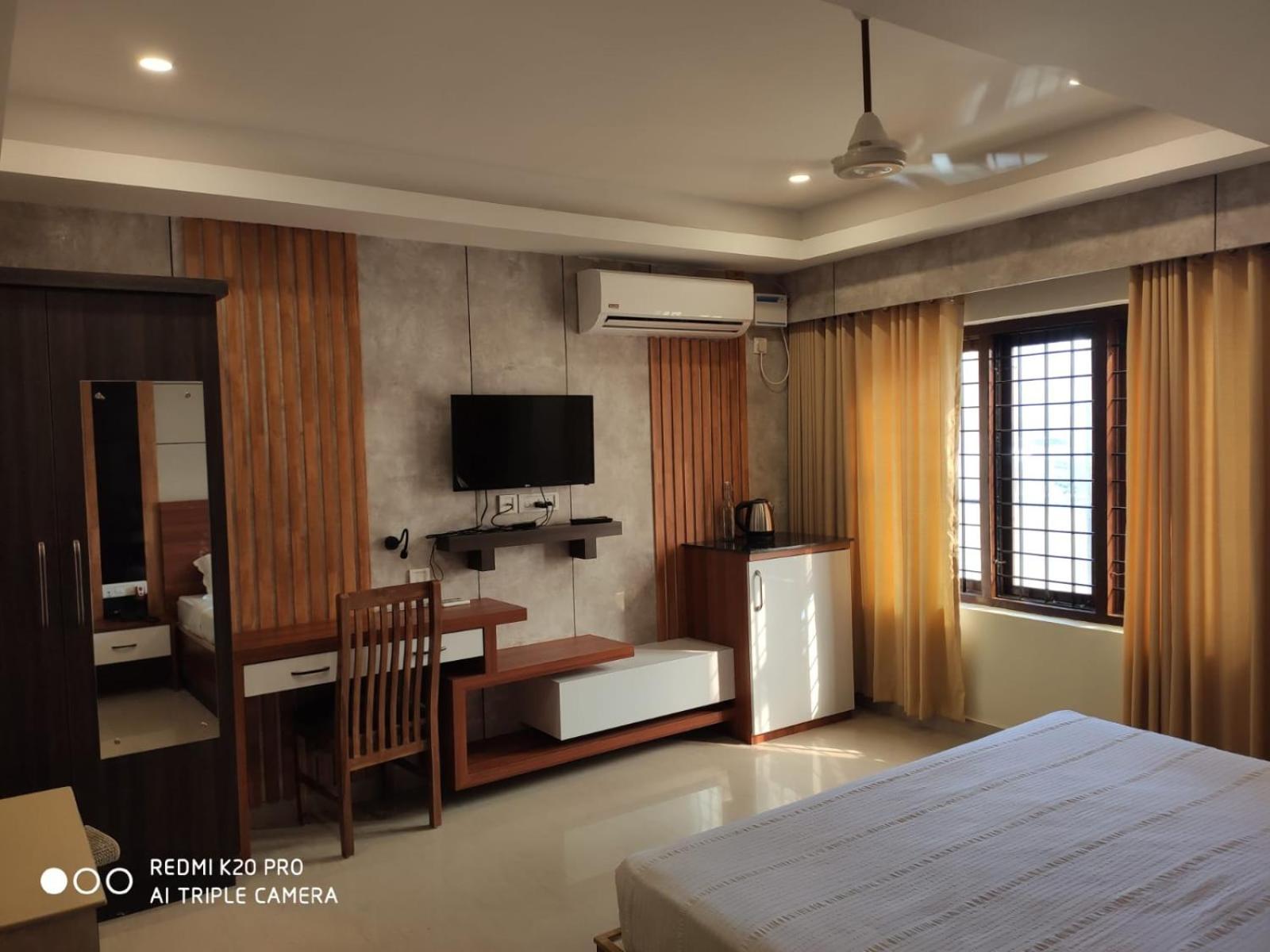 Hotel Sree Gokulam Apartments Guruvayur Bagian luar foto